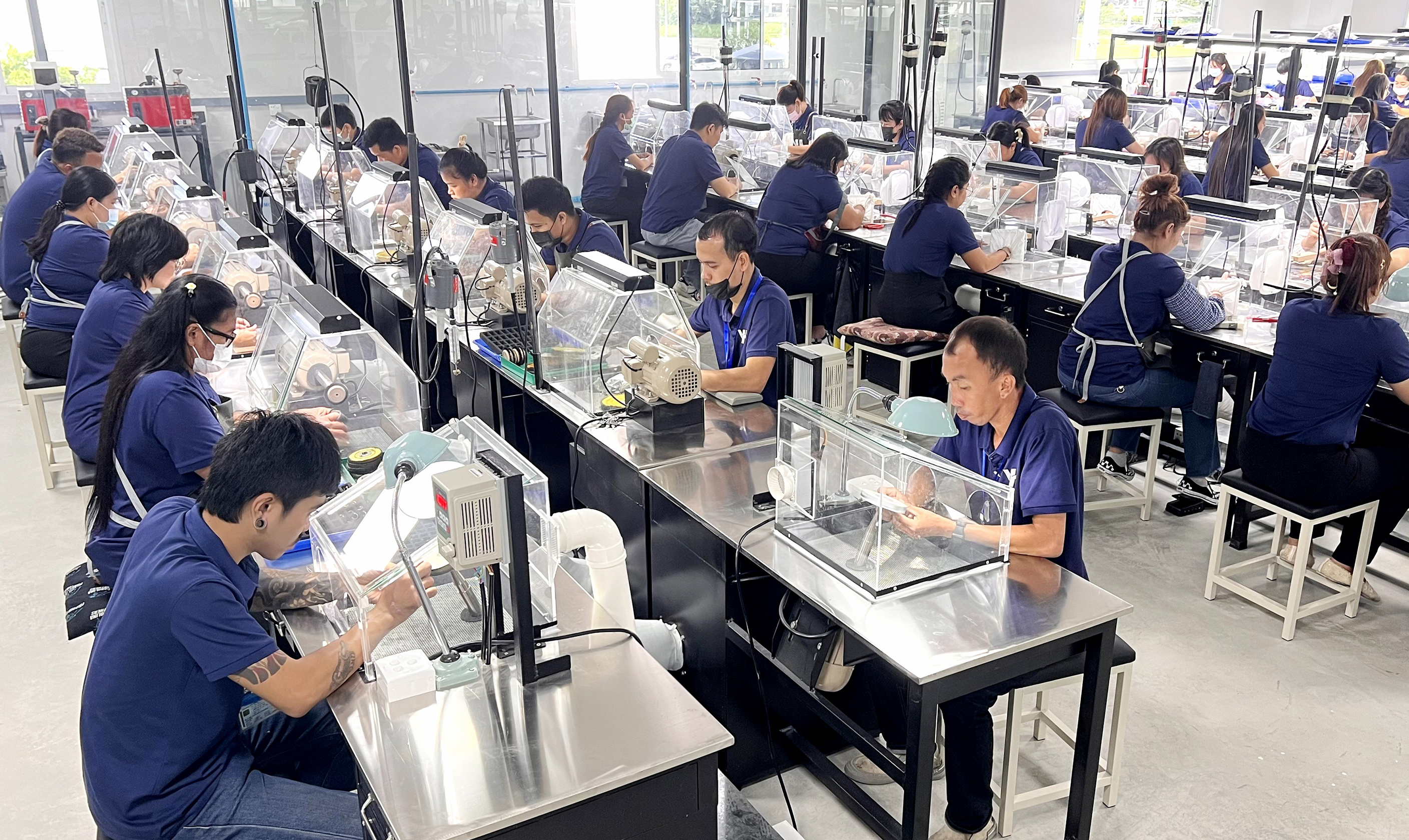 泰國(guó)生(shēng)産車(chē)間(jiān)